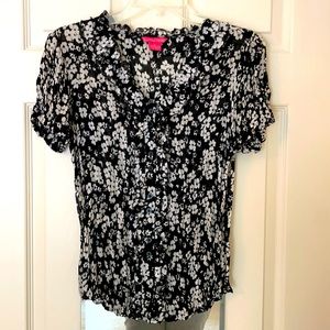 Black and white button down crinkled design blouse